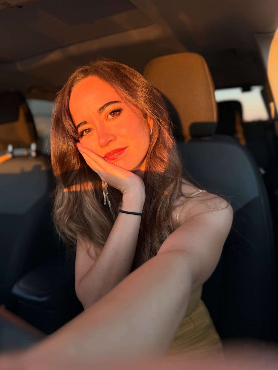 Recrazyy_'s tweet photo. I’ll fight a war for her https://t.co/GCi2rjO5rR