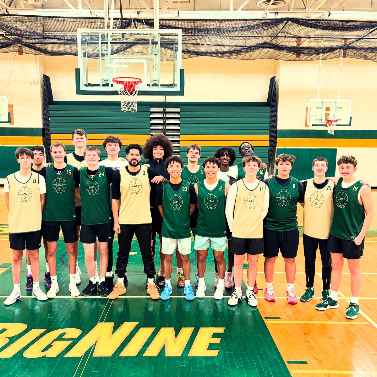 MayoSpartyhoops's tweet photo. We are honored to have Mayo alum and current over seas hooper Jordan Hicks come to practice over break and run scout team! #AlwaysASpartan #Dead3 https://t.co/Qco7bAHcp6
