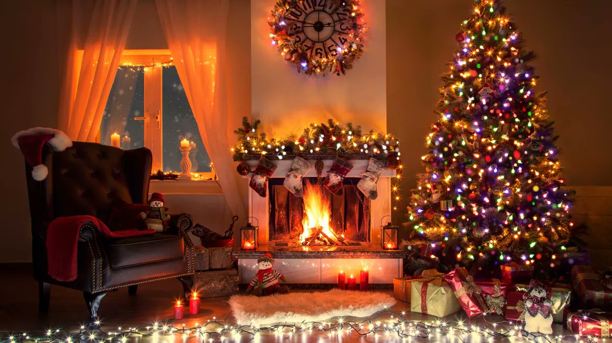 Nous souhaitons à tous les fans de la belle <a href="/juliezenattioff/">Julie Zenatti</a> un tres bon reveillon de Noël !!! Nous esperons que vous passerez ces moments de fêtes entourés des personnes qui vous sont chères !! 

Après minuit, vous aurez une jolie surprise qui vous attendra sur le forum ! 🎊🎉🎁