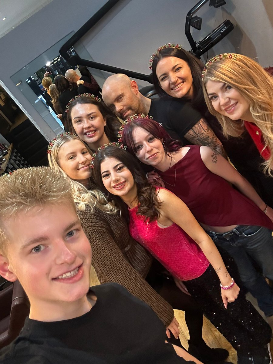 Wishing you a very Happy Christmas! 🎄
Thank you for your support this year 🙏 it means so much to our small business.

Best wishes,
Emily, Chris, Danny, Helen, Alex, Jess, Kyla, Megan and Freddie xxx

#blackheathhair