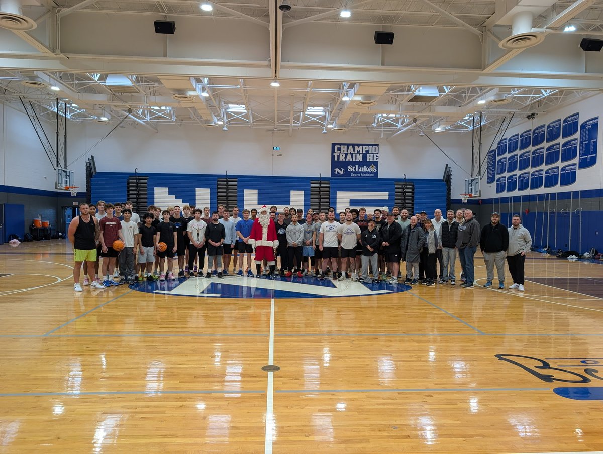 Alumni came back to get some runs in today. Once a Blue Eagle, always a Blue Eagle. 💙🦅 
#Family