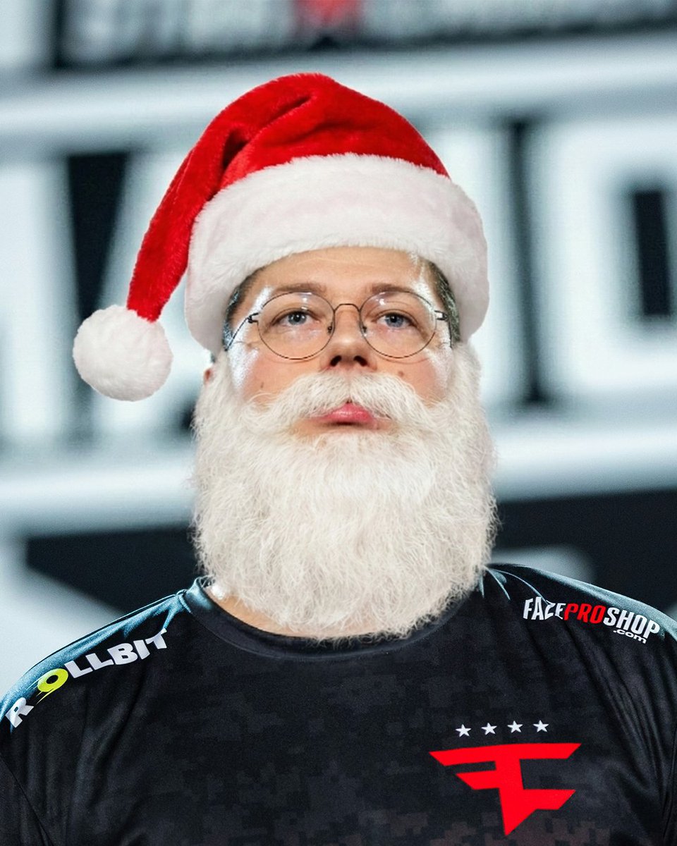 FaZeEsports's tweet image. MERRY CHRISTMAS EVE! 🎄

SANTAGAN IS COMING TO TOWN! 🎅