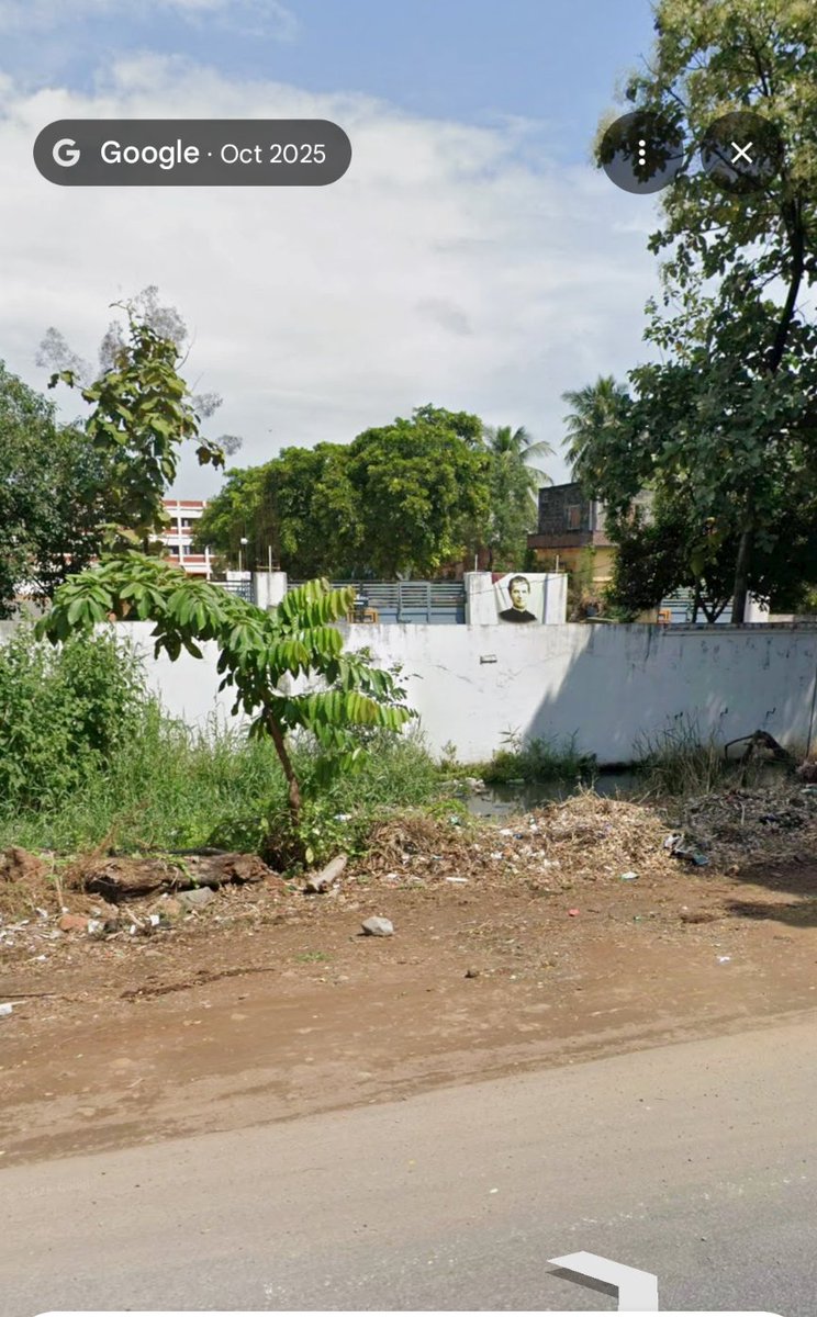 tobu_paddy's tweet photo. @AndhraNexus Doesn't matter, when gateway to that quantum valley looks like this. Neglected. Few kms off of Vijayawada and beloved Amaravati.
First need to control trash and ban plastic around villages and towns. Need effective waste management system and punishable laws for improper dumping. https://t.co/NR1OfAOt1c
