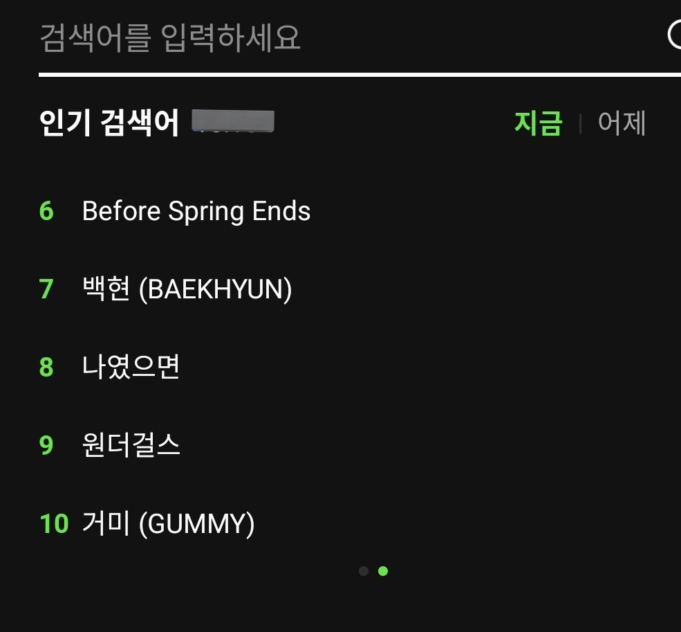 _baekuromi_'s tweet image. Almost 1 million people watching Baekhyun's Christmas live, 6.4 million likes and his name trending on MelOn Realtime Search. Mind you, he was only singing, eating, talking and still had all these people reunited on Christmas Eve for him, nobody can bring him down