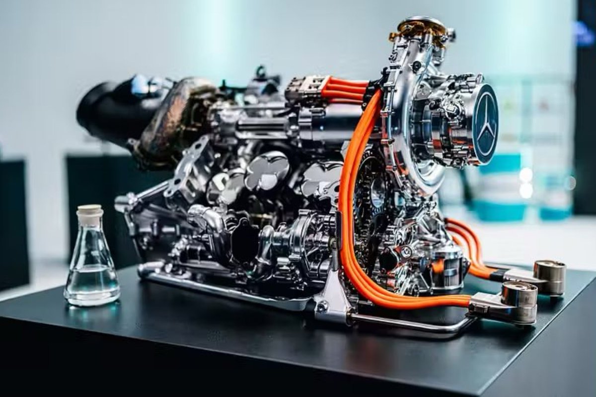 F1BigData's tweet image. 🚨 BREAKING | Mercedes and Red Bull can use their 2026 engines 

Mercedes and Red Bull Powertrains can proceed on their own terms. The FIA has admitted that the combustion chambers of their respective engines are legal if, during tests carried out at room temperature, a…