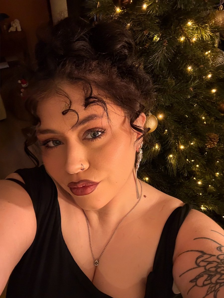 Trixy 🍒 tweet media