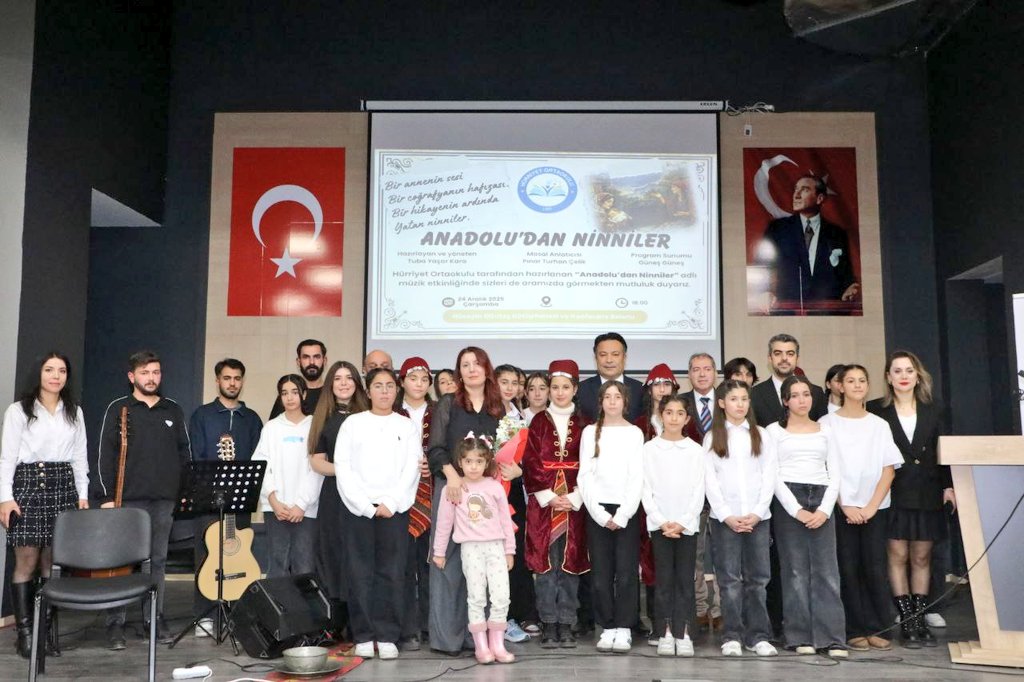 📜🎶 Sanat ve Kültürel Miras Etkinlikleri Kapsamında “Anadolu’dan Ninniler” Programı Düzenlendi

E-Vizyon 62 Programı / Sanat ve Kültürel Miras Etkinlikleri kapsamında, Hürriyet Ortaokulu tarafından hazırlanan “Anadolu’dan Ninniler” programı gerçekleştirildi.
Programda,