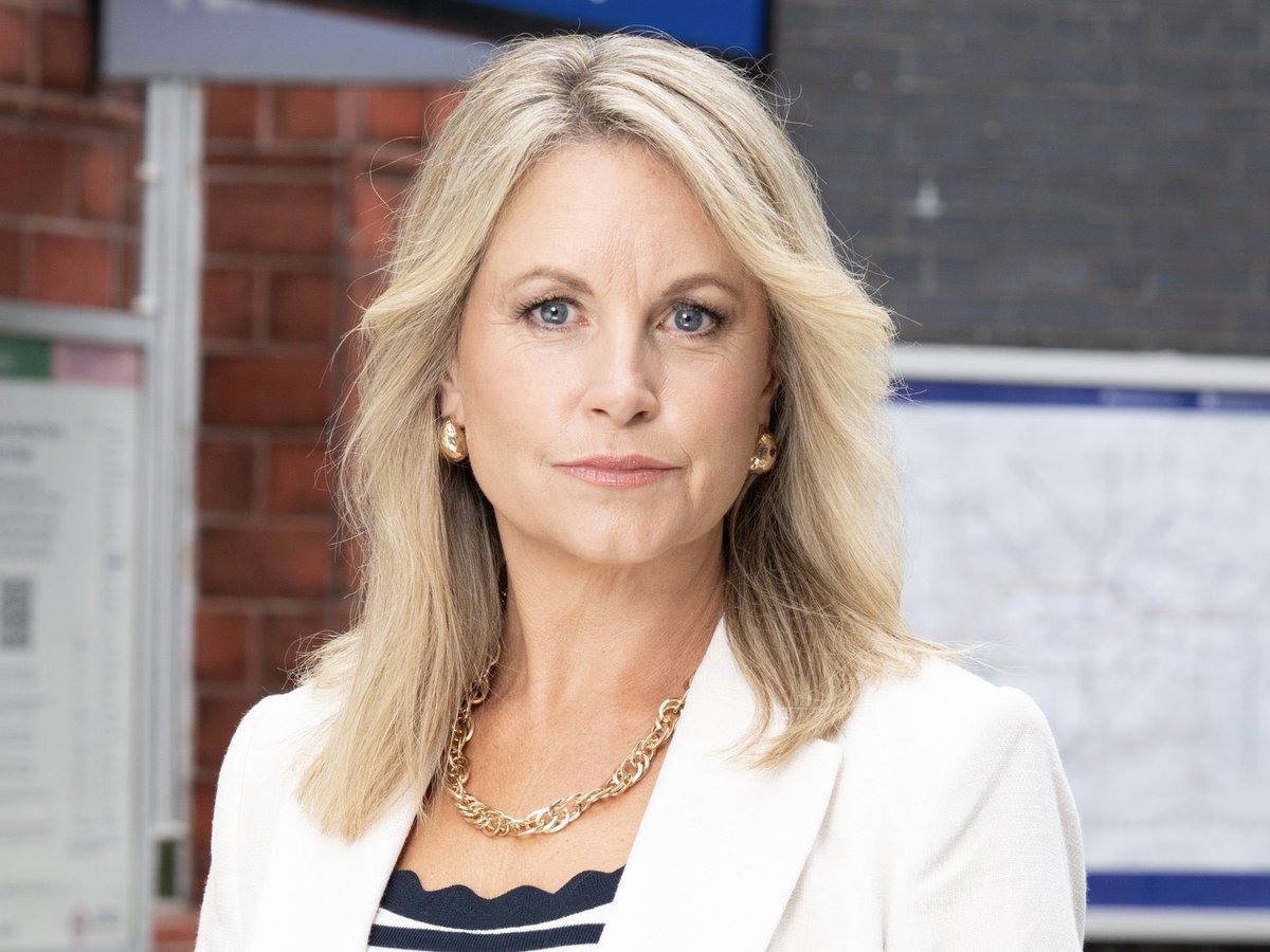 harryslolx's tweet image. i can’t believe we’re in 2025 #eastenders