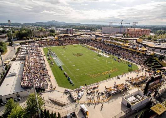 Tylerowl2020's tweet image. Here’s what an EXPANSION on Kennesaw State’s (52k student enrollment) current football site could look like. 

Current stadium capacity 10-12k