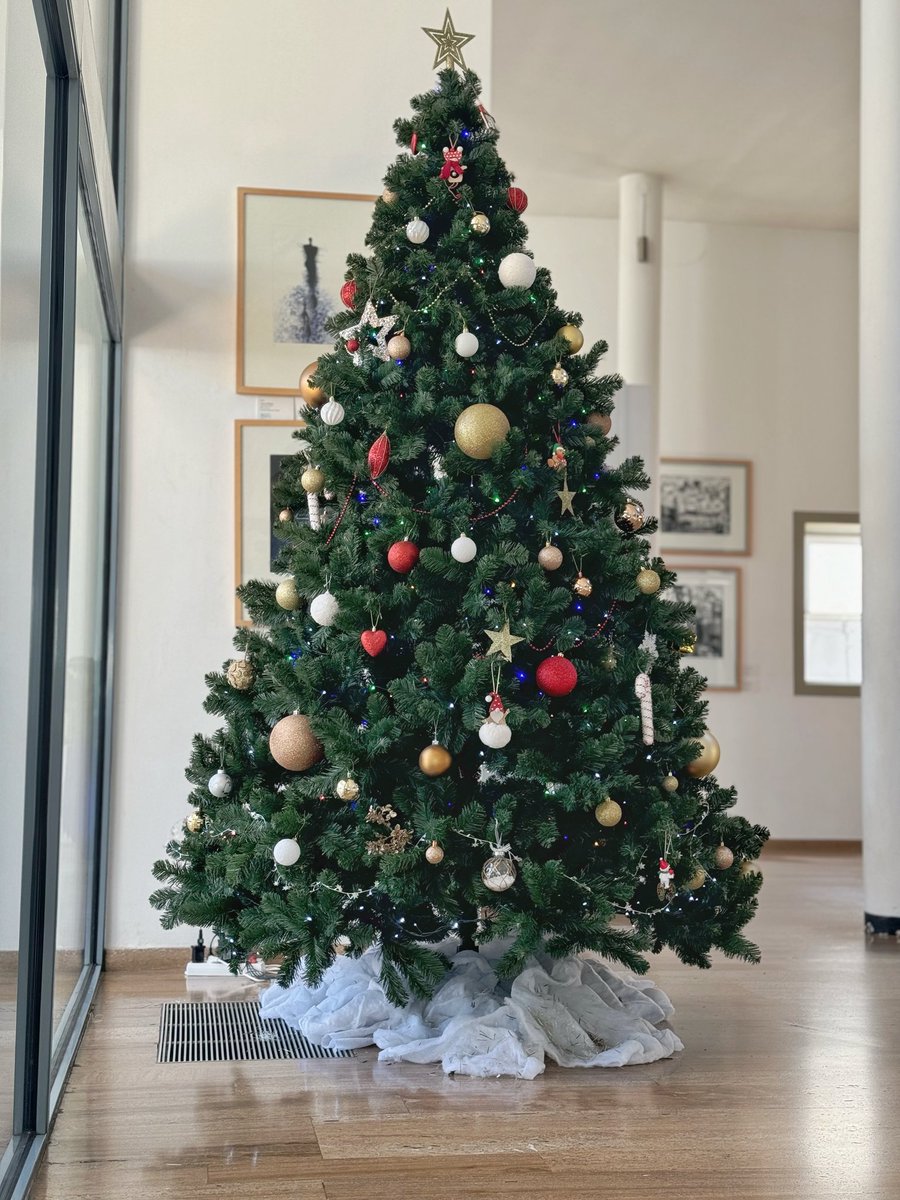 AmbaFranceMaroc's tweet image. 🎄 L’ambassade de France au Maroc vous souhaite un Joyeux Noël !