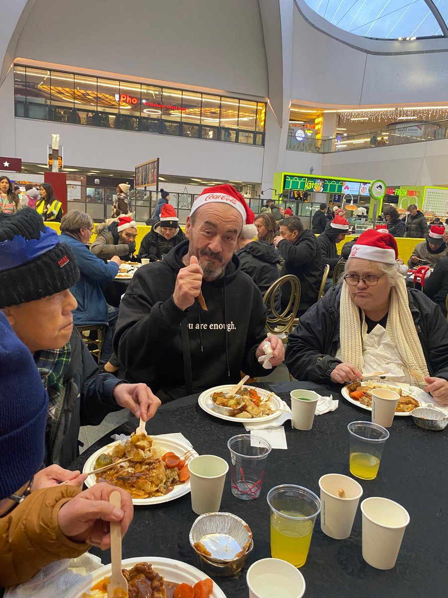 NetworkRailBHM's tweet photo. 🙏🏼 Thanks to everyone who came to our Christmas Eve meal today

🎄 We are so proud and grateful to work alongside @MidlandLangar to provide a safe and warm environment to bring a bit of festive cheer to some of the city’s most vulnerable individuals

❤️ Merry Christmas to you all https://t.co/3RCkqbSSCC