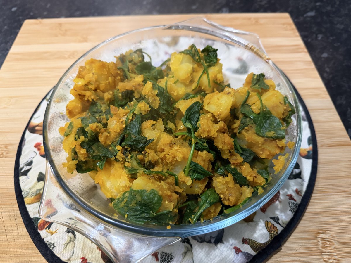 SpursGrumpy's tweet photo. Saag Aloo is made ready for tomorrow’s Xmas Balti #IMadeThat https://t.co/7InIh1DMVe