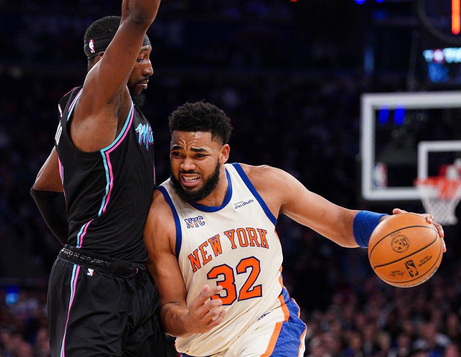 hoopsview's tweet image. Two games in a row is crazy... this might be KAT’s signature move at this point 😭