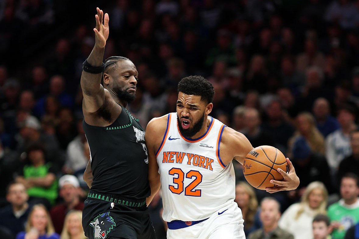 hoopsview's tweet image. Two games in a row is crazy... this might be KAT’s signature move at this point 😭