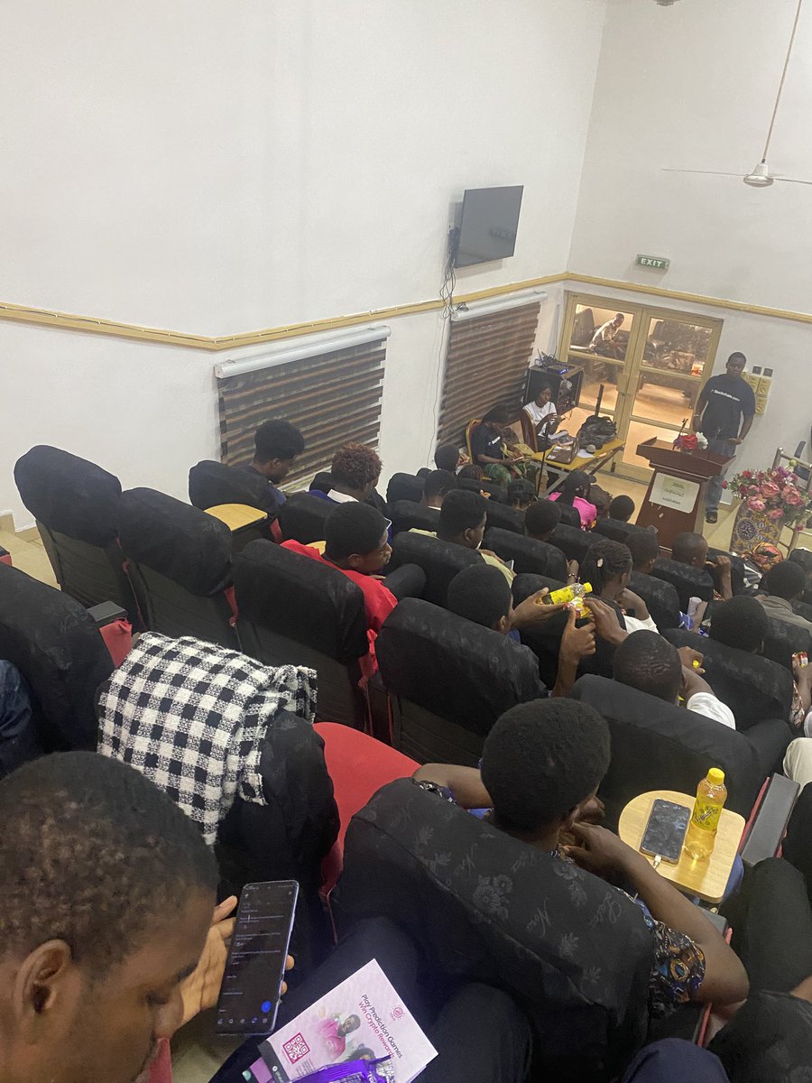 ChekwubePeters's tweet image. Earlier this month, I traveled back home to Port Harcourt for the campus tour that happened in Uniport.

I feel so happy to reconnect with these developers and answered questions about @rootstock_io and the Rootcamp, I’m glad some of you got the email. Keep building on bitcoin