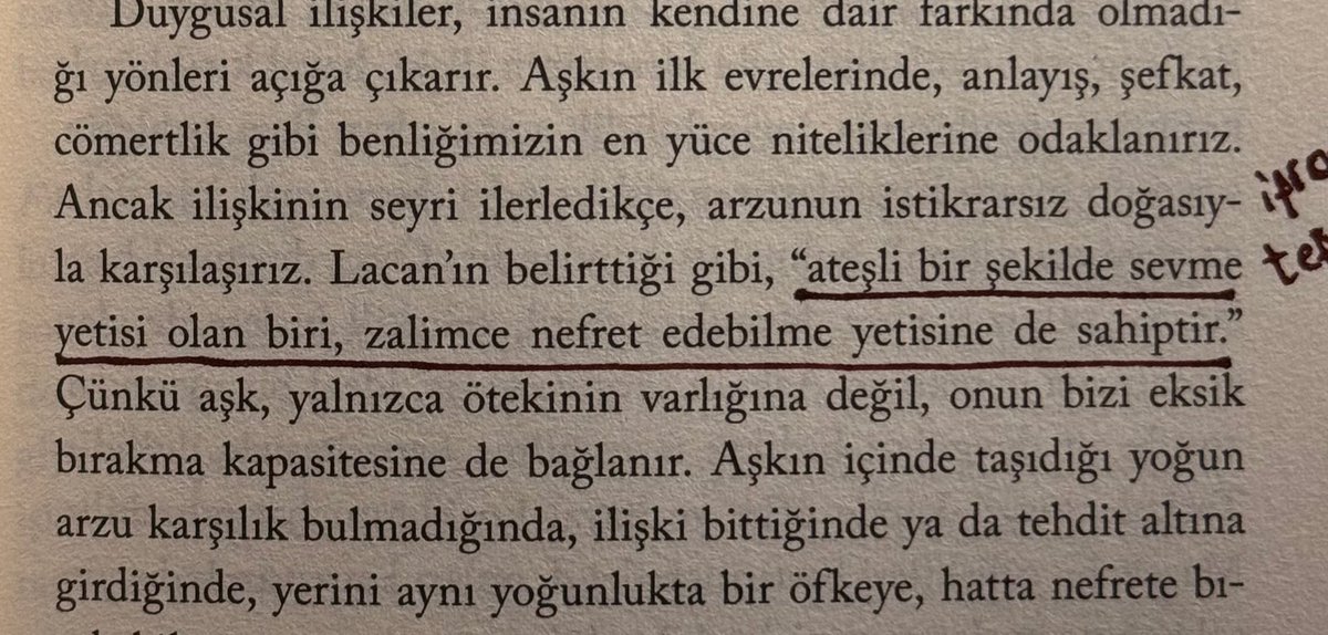 bu yüzden çok seven, aşırı seven birini gördüğümde ürkerim; çünkü sevgi ne kadar büyürse, hayal kırıklığı da o kadar derinleşir. aynı kalp, büyük bir şefkatle bağlanabildiği gibi, incindiğinde aynı ölçüde sertleşebilir. insanı asıl ürküten, sevgiyle başlayan bir şeyin nefrete bu