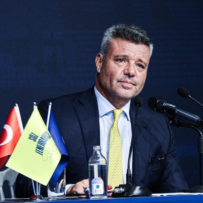 senin arkanda durmayan her fenerlinin şerefini sikiym..