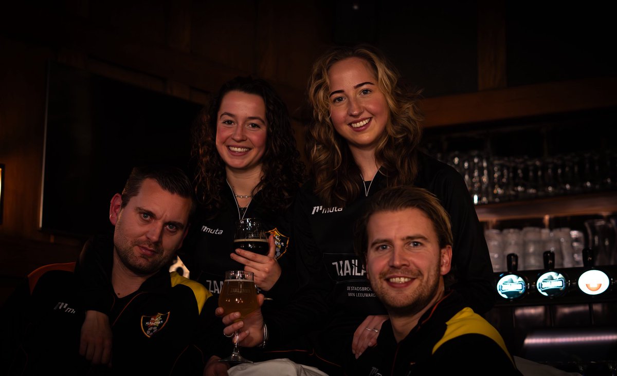 UtVierde's tweet image. Namens ons, Zaailander en onze zusters van dames 2 wensen wij jullie fijne Kerstdagen!! Proost en geniet ervan!! #scstiens #zaailander #utvierde #zustersvandames2 #kerst