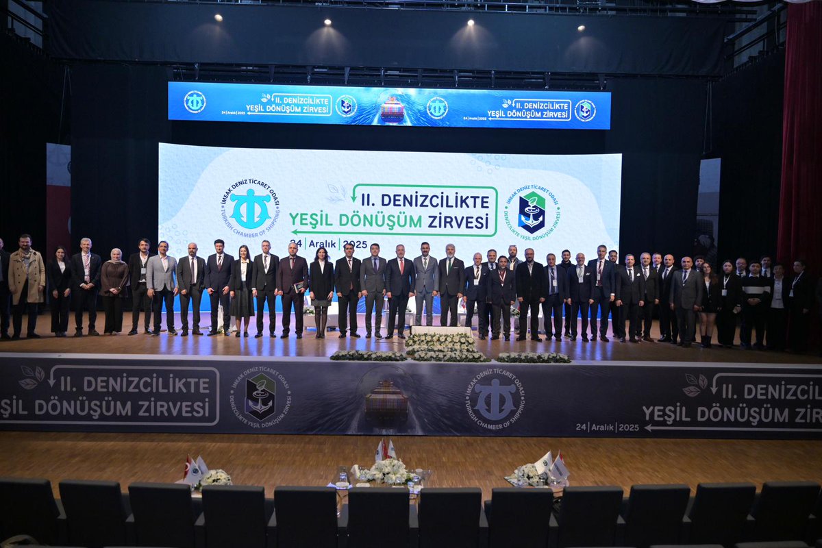 İMEAK Deniz Ticaret Odamız tarafından düzenlenen “2’nci Denizcilikte Yeşil Dönüşüm Zirvesi”, 24 Aralık 2025 Çarşamba günü, Piri Reis Üniversitesi’nde yapıldı. 

Zirveye, Ulaştırma ve Altyapı Bakanlığı (UAB) Tersaneler ve Kıyı Yapıları Genel Müdürü Salih Tan, Kıyı Emniyeti Genel