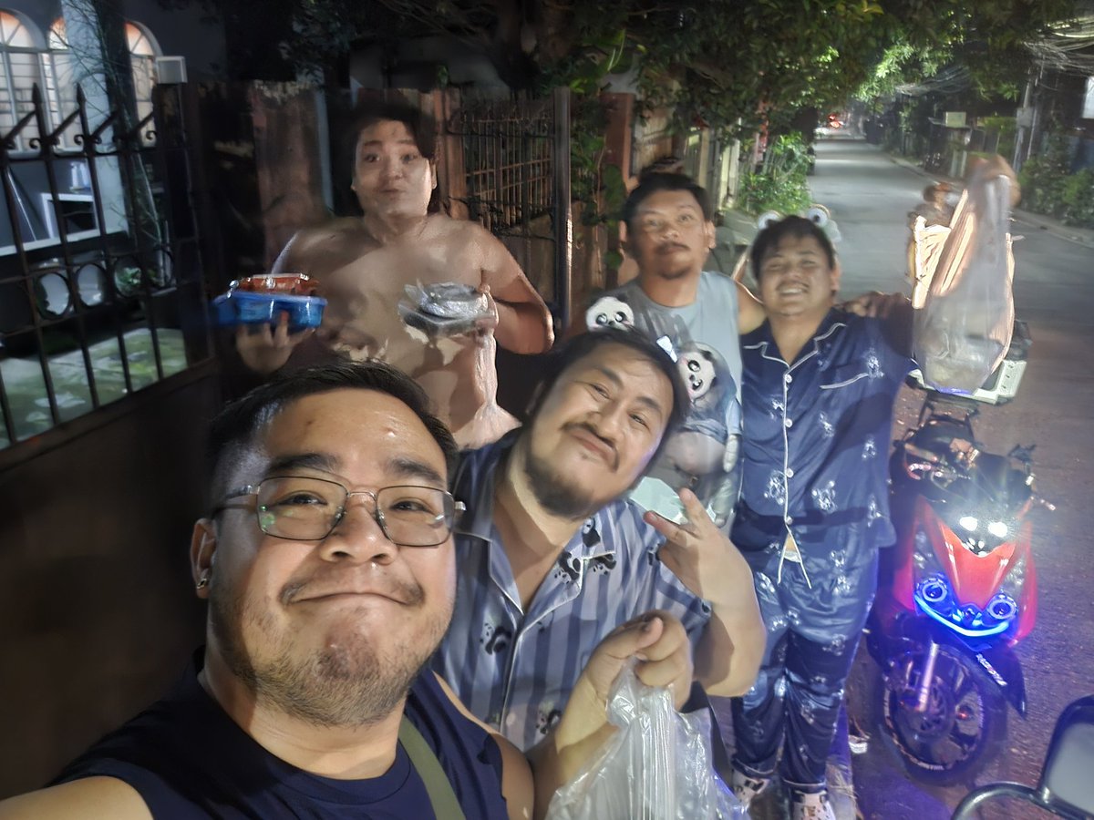 Keynkeyn08's tweet image. So nag exchange handa pa nga kame dba... Hahahaha 

@Hubby_Stiel @Cubby_Chrls 
@OdengTempura @GyoMacabre