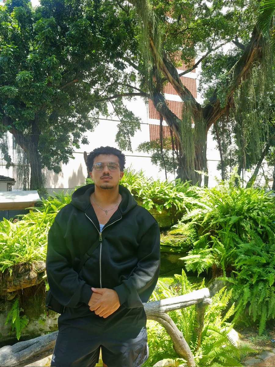 vinicius201333's tweet image. The Artist vs The art