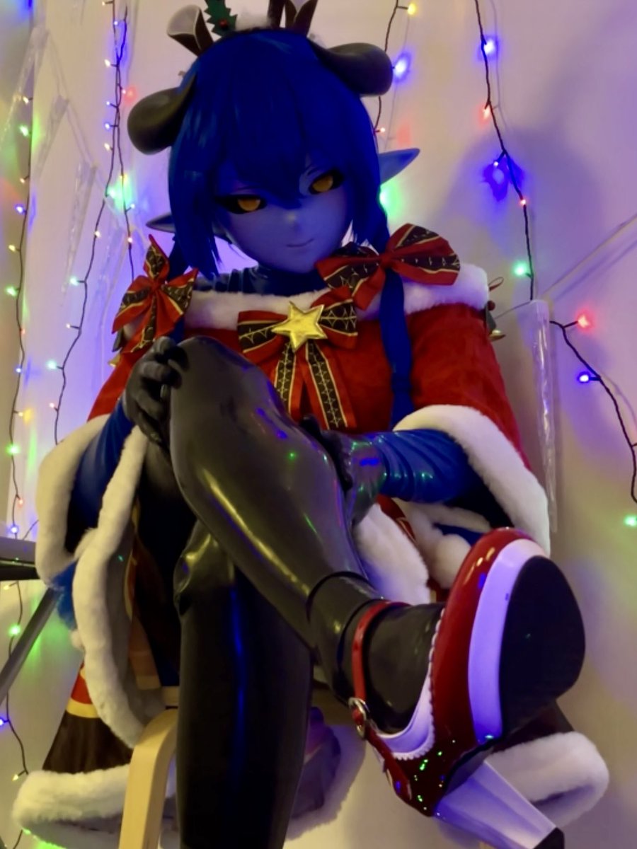 I wish you a Merry Christmas 😈
If you like, you can also give me a gift 💙
throne.com/souya_kig

#着ぐるみ #kigurumi #latex