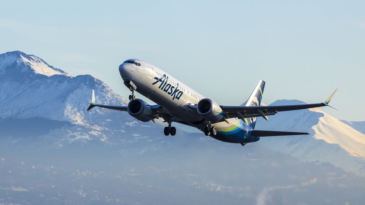 Alaska Airlines tweet media