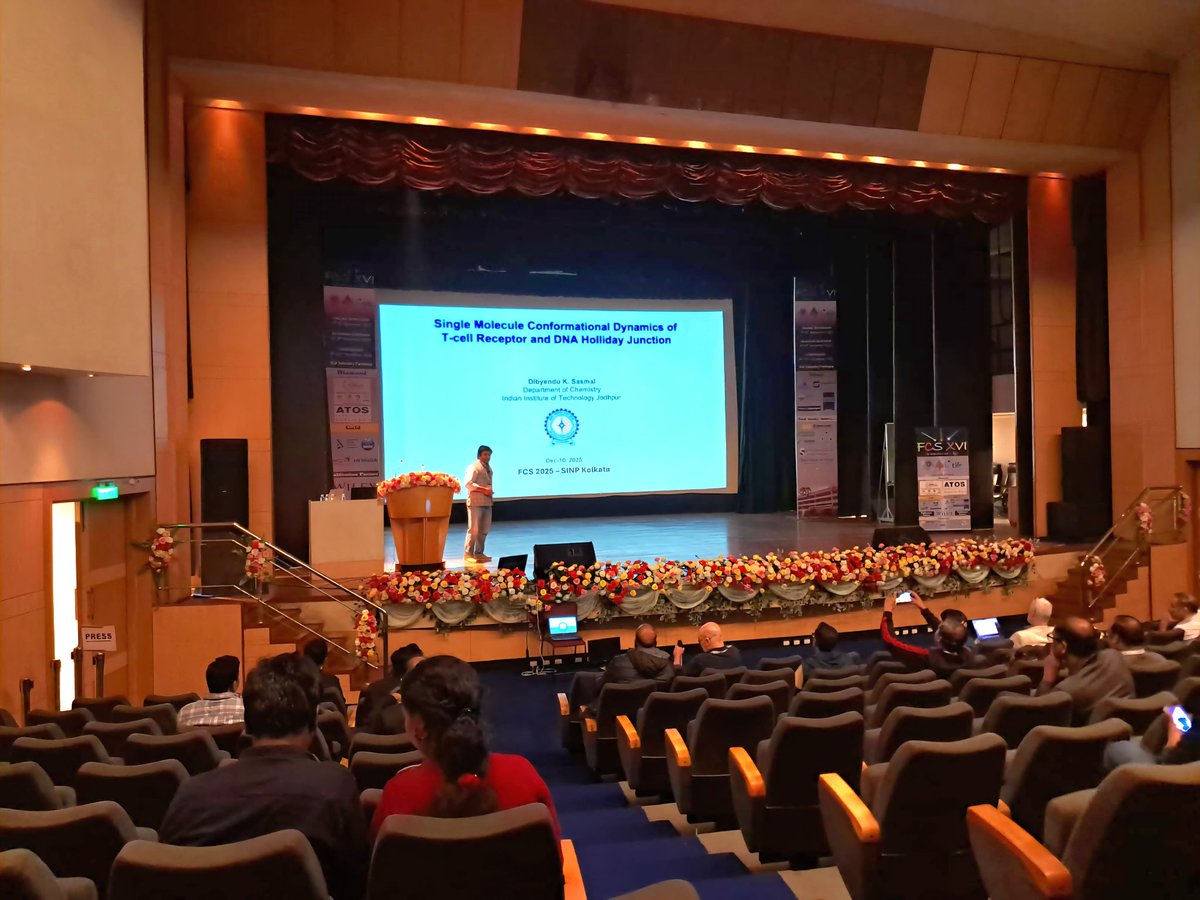 SMSLab_IITJ's tweet photo. 🧪 It was great to discuss the cutting-edge research and represent the SMS lab in SINP, Kolkata during #FCS 2025. PI @dsasmalmnp have discussed our recent research on smFRET on DNA HJ and connects the experts to explore future collaboration.
#FCS #Singlemoleculescience https://t.co/lVQapS2DYl