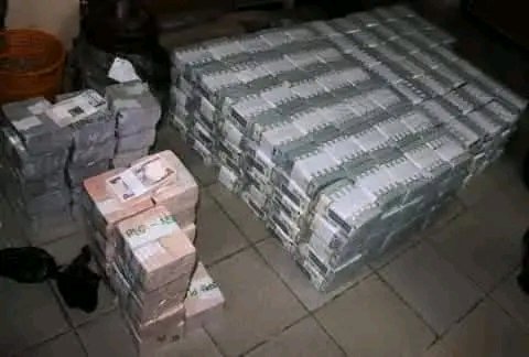 ishaqsamaila5's tweet photo. WHY TOUCHING WORN NIGERIA IS LIKE A DEATH SENTENCE TO THEM: EFCC discovers 41 properties worth N212bn reportedly owned by Abubakar Malami, Minister of Justice in Muhammadu Buhari's administration. Malami became a multi billionaire for just being minister of justice for 8 years, in the midst of multidimensionally poverty ravaged country.

✅Kebbi State Properties
Total valuation: N162,195,950,000.00

👉. Rayhaan University and Education
Rayhaan University Permanent Site: N56,000,000,000.00

2👉. Rayhaan University Temporary Site: N37,800,000,000.00

👉. Rayhaan University Third Site: N2,450,000,000.00

👉. Rayhaan University Vice Chancellor House: N490,000,000.00

👉. Rayhaan Model Academy: N11,200,000,000.00

👉. Rayhaan Primary and Secondary School: N8,750,000,000.00

👉. Rayhaan Agro Allied Factory & Commercial
Factory Buildings: N4,200,000,000.00

👉. Factory Machines and Plants Units: N10,500,000,000.00

👉. Factory Mosque: N2,450,000,000.00

👉. Rayhaan Mill Staff Quarters (10 units): N1,487,500,000.00

👉. Rayhaan Bustan Building: N3,150,000,000.00

👉. Printing Press: N1,050,000,000.00

👉. Al-Afiya Energy Tanker Garage: N2,450,000,000.00

👉. Amasdul Oil and Gas Ltd Structure: N1,050,000,000.00

👉. Rayhaan Radio: N78,750,000.00

👉. Azbir Brand Properties
Azbir Hotel: N10,325,000,000.00

👉. Gallery: N581,000,000.00

👉. Gardens: N392,000,000.00

👉. Mosque: N252,000,000.00

👉. Azbir Clothing: N350,000,000.00

👉. Azbir Pharmacy and Supermarket: N175,000,000.00

👉. Residential and Foundations
Malami House GRA: N350,000,000.00

👉. Malami House Behind Mobil: N490,000,000.00

👉. Malami Residence Behind Cemetery: N350,000,000.00

👉. Abdulaziz (First Son House): N1,659,000,000.00

👉. Ahbiru (Second Son House): N2,989,000,000.00

👉. Malami Support Organization Building ADC: N210,000,000.00

👉. Kadi Malami Foundation Building: N56,000,000.00

👉. Rayhaan Security House: N245,700,000.00

👉. Uncompleted 3 Storey Complex: N665,000,000.00

✅Kano State Properties
Total valuation: N16,011,800,000.00

👉. Zeennoor Hotel: N11,200,000,000.00

👉. Zeennoor Mosque: N84,000,000.00

👉. Zeennoor Old Hotel Building: N280,000,000.00

👉. Rayhaan Hotel Kano: N2,240,000,000.00

👉. Rayhaan Gym Kano: N1,225,000,000.00

👉. Wife’s House (Ahmadu Bello Way, Kano): N982,800,000.00

✅FCT Abuja Properties
Total valuation: N34,685,000,000.00

👉Duplex at Amazon Street, Maitama: N5,950,000,000.00

👉Meethaq Hotel (Jabi Branch): N8,400,000,000.00

👉Meethaq Hotel (Maitama Branch): N12,950,000,000.00

👉42 Units of Bungalow at Efab Estate: N385,000,000.00

👉Harmonia Hotels, Area 11 Garki: N7,000,000,000.00
Grand total valuation: N212,892,750,000