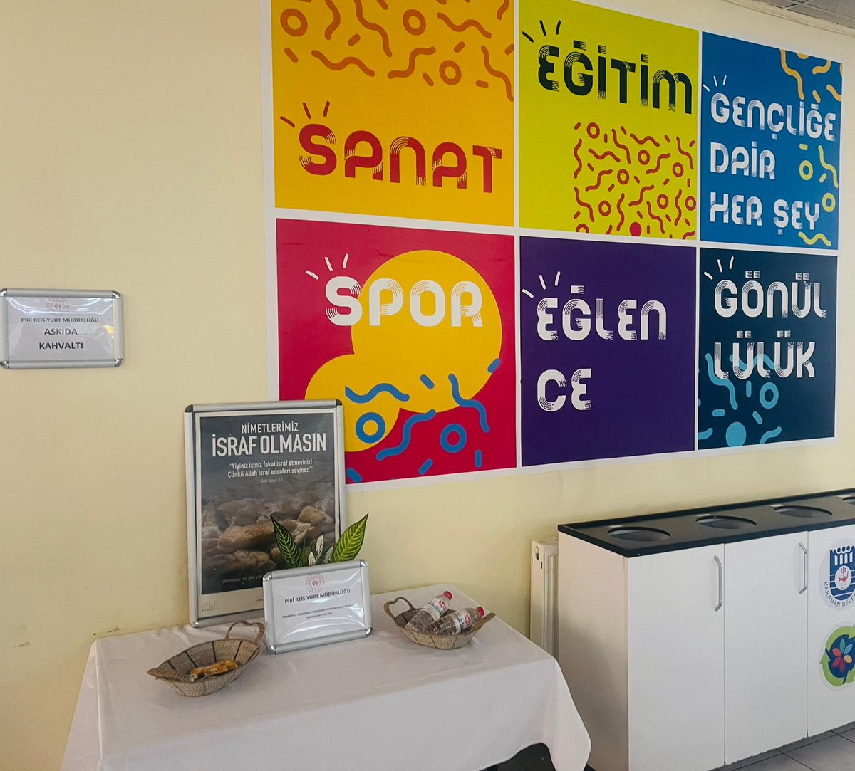 Paylaştıkça çoğalıyor, dayanışma ile güçleniyoruz! ❤️🤝

Piri Reis Yurdu’muzda "Askıda Kahvaltı" projesini başlattık. Gönüllü öğrencilerimizin katkılarıyla hazırlanan kahvaltılar, arkadaşlarımızın kullanımına sunuluyor. Gönlümüz de soframız da bir. ✨🥖