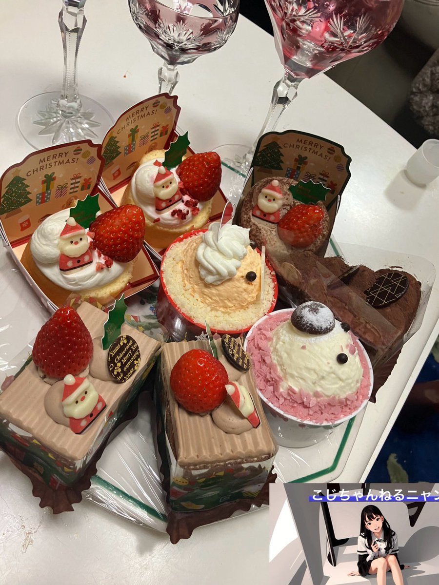Koji_ent's tweet photo. こじちゃんねるニャンクリスマススペシャル！ https://t.co/HyYJ2kwN5K @YouTubeより
ケーキ画像はベースケ監督家族用です https://t.co/vWHodSV0vy