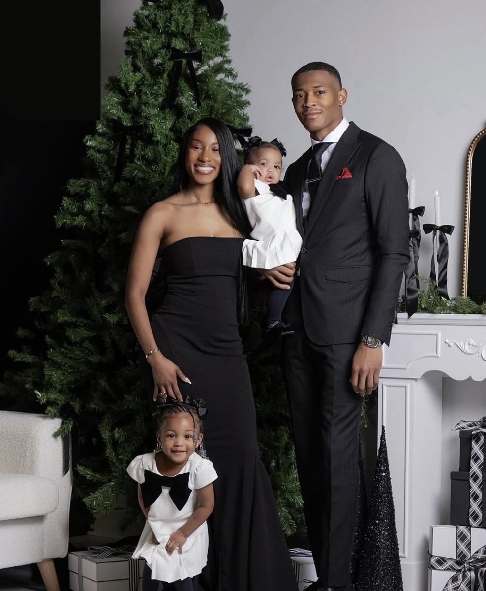 DavidNeiszPHL's tweet image. Happy Holidays from the Philadelphia Eagles WR1s