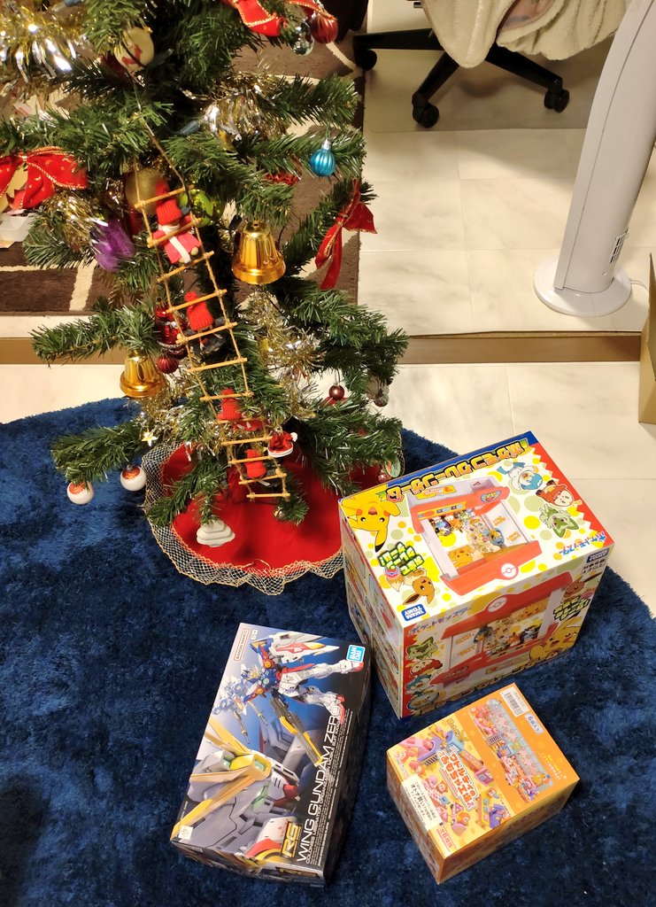 WSC3151's tweet image. お父サンタは明日のプレゼント仕込み中。

明日、自分用にモルフォのクリスマスプレゼント買おうかな…