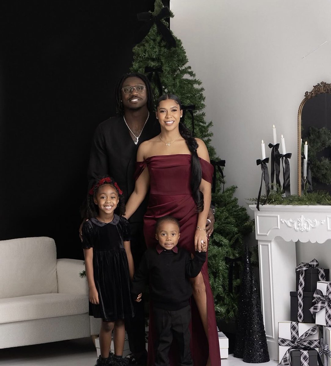 DavidNeiszPHL's tweet image. Happy Holidays from the Philadelphia Eagles WR1s