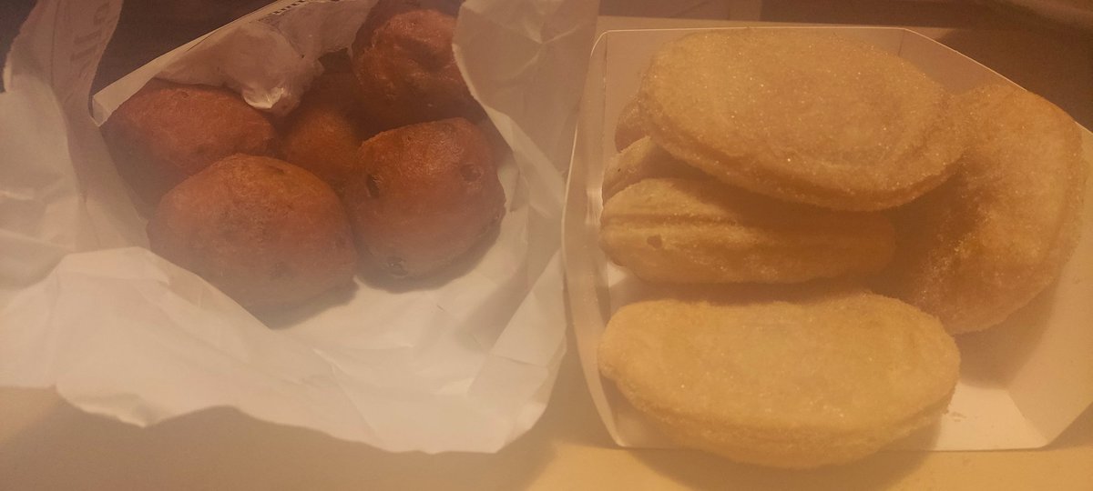 Alvast even checken of ze lekker zijn daar ... 😃 #teamappelbeignets of #teamoliebollen