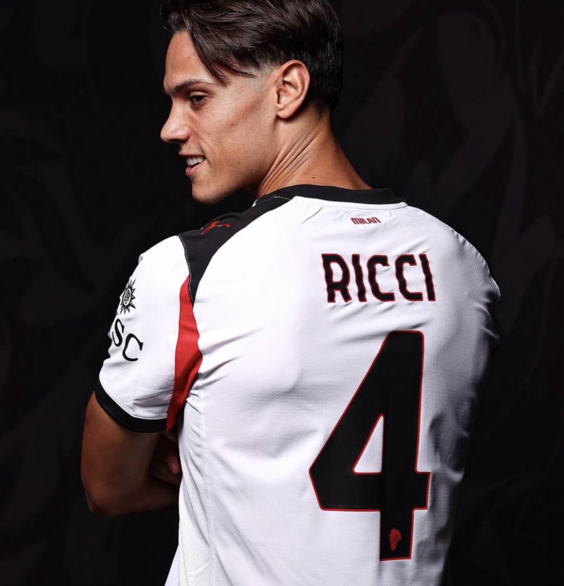 SAlhashemi1888's tweet image. 🚨🚨🚨وفقًا  @repubblica، هناك احتمال لتبادل بين غاتي وريتشي.

تبادل اللاعبين يُجرى بحذر وتؤخذ الأمور ببطء، خصوصًا أن أليغري يرغب في ضم غاتي، بينما تألق ريتشي مع سباليتي خلال فترة المنتخب.