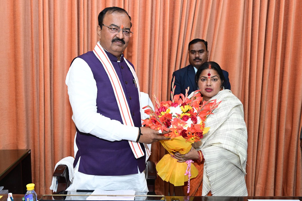 आज लखनऊ विधान भवन कार्यालय पर माननीय उप मुख्यमंत्री आदरणीय केशव प्रसाद मौर्य जी भाई साहब से  
स्नेहिल मुलाक़ात का अवसर प्राप्त हुआ।

इस आत्मीय भेंट के दौरान उनका मार्गदर्शन एवं आशीर्वाद मिला, जो संगठनात्मक कार्यों में नई ऊर्जा, प्रेरणा और दिशा प्रदान करता है। 
<a href="/kpmaurya1/">Keshav Prasad Maurya</a>