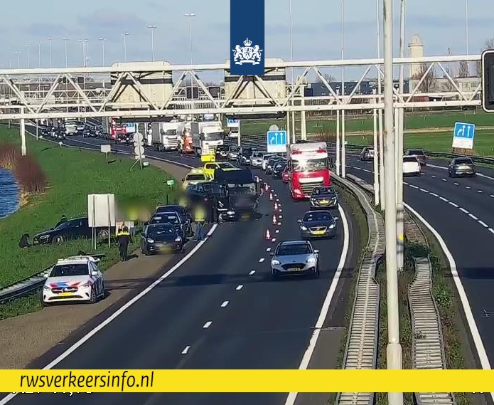Meerdere voertuigen betrokken bij botsing op A27