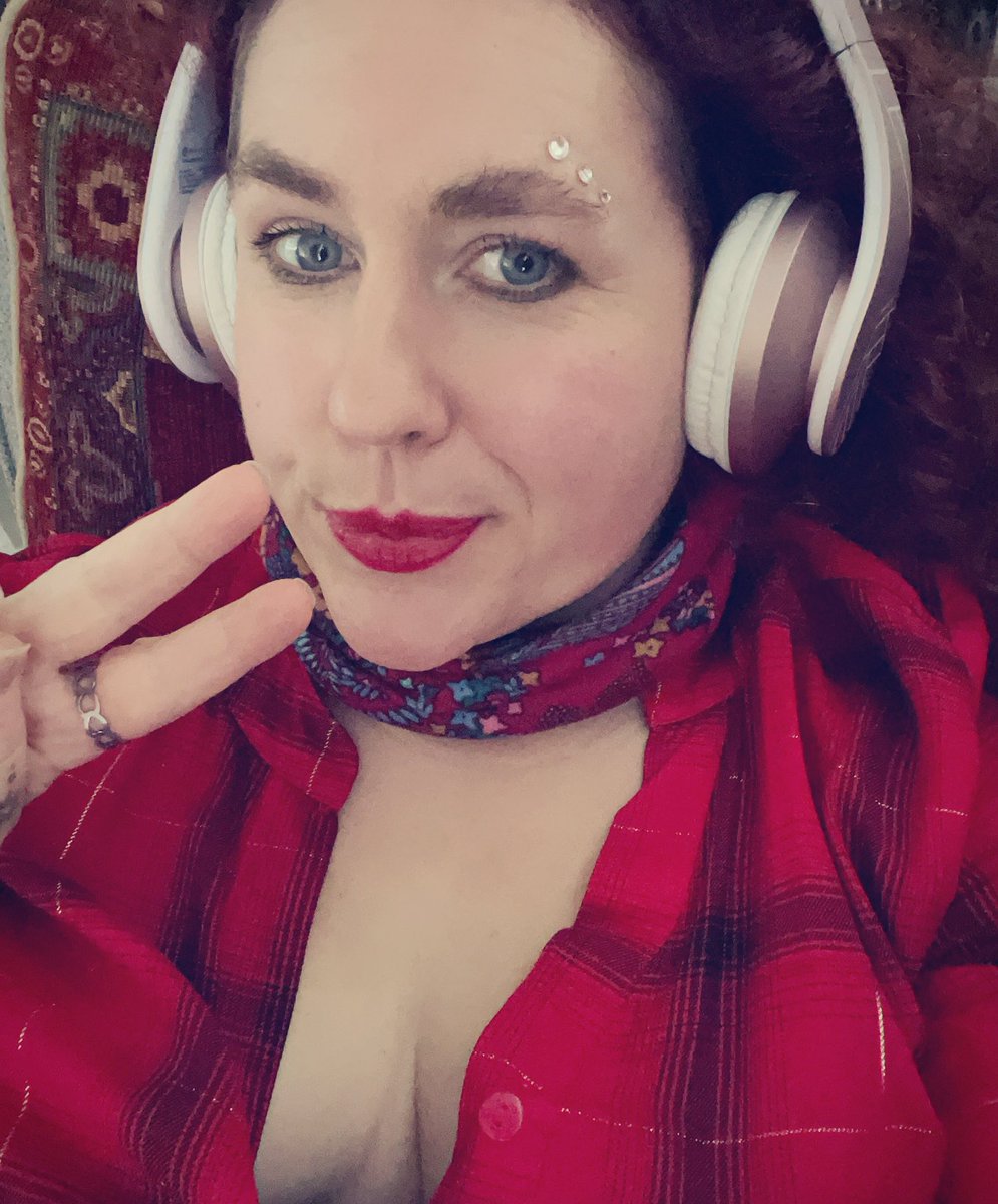 Podcasts. Baileys. Blanket. 
Christmas Eve = sorted! 🥂