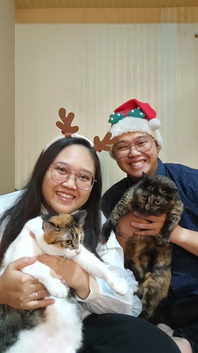 Merry christmas semua yang merayakan 🎄🎄🥳🥳

Bete banget abis foto, harus disogok krimi dulu