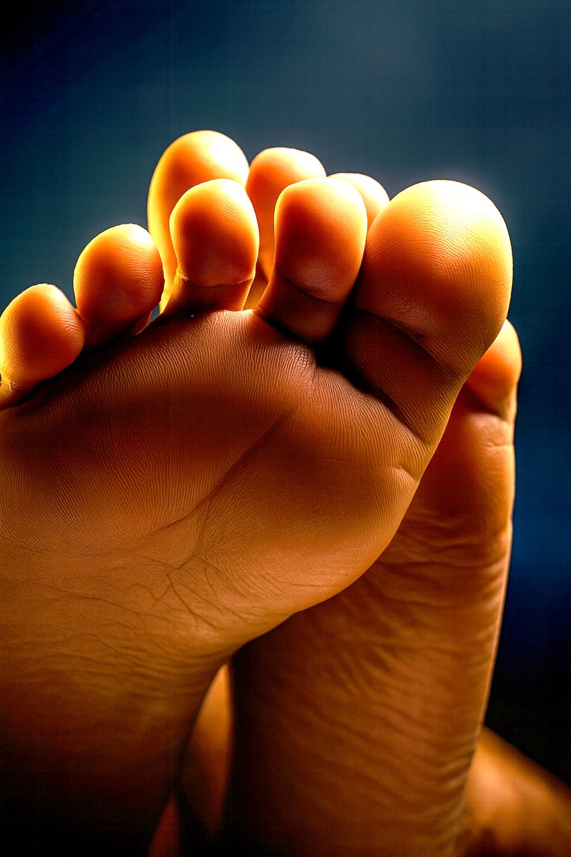 MonsterFootFela's tweet photo. Monster Foot Fella stepping in with giant UK soles that fill the frame on their own. See my profile for my free OnlyFans. https://t.co/Tlymh5ozIl