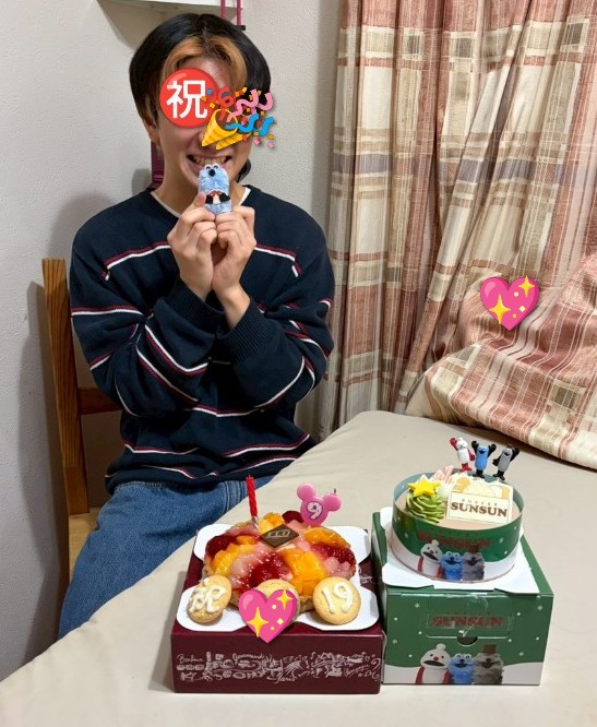 setanami's tweet image. MerryXmas🎄12.24娘&amp;amp;12.17息子Birthdayなので、今年は ＃ミセス のXmasケーキと、＃パペットスンスン のXmasケーキに。笑。天馬さん、娘にお祝いMessageをありがとうございます✨💕✨最高のBirthdayになりました🎄サポ友S様にも感謝✨ ＃よーじや ＃はなほのか 娘特に気に入ってました💕 #松田天馬