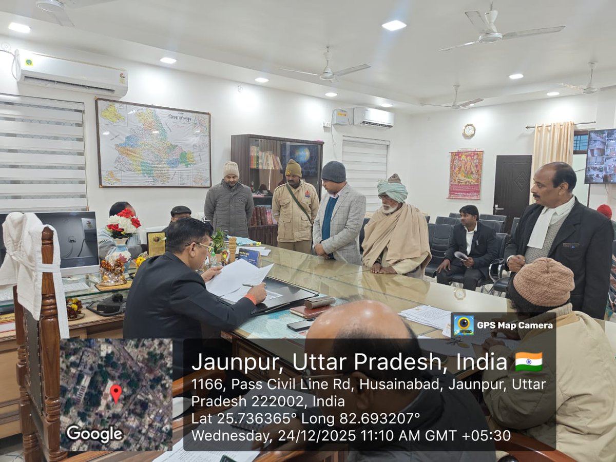 DMjaunpur's tweet photo. #जनता_दर्शन में आए जनसामान्य की शिकायतों को सुनकर उनके त्वरित निस्तारण हेतु संबंधित अधिकारियों को निर्देशित किया गया।
➡️यदि आपकी भी कोई शिकायत है तो जनता दर्शन में स्वयं उपस्थित होकर प्रार्थना पत्र उपलब्ध करा सकते है।
➡️कृपया सर्वप्रथम सम्बन्धित उपजिलाधिकारी/विभागीय अधिकारी को अवगत कराएं।
➡️आप अपनी शिकायत 7905776418 पर कॉल करके दर्ज करा सकते है या आप अपना प्रार्थना पत्र 7985912030 पर वॉटसएप कर सकते है। 
@UPGovt @CMOfficeUP @ChiefSecyUP @InfoDeptUP
