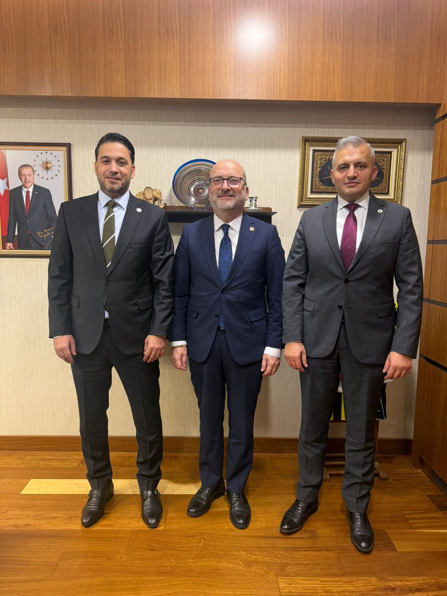 aslankenan_nl's tweet image. 📍 Ankara 🇹🇷

TBMM temaslarımız kapsamında, UID Genel Sekreterimiz Osman Gökalp ile birlikte AK Parti İstanbul Milletvekili Oğuz Üçüncü’yü ziyaret ederek, yurtdışı toplumumuz hakkında değerlendirmelerde bulunduk.

@osman_goekalp @U_I_D 

#Ankara #TBMM #UID #YurtdışıTürkler