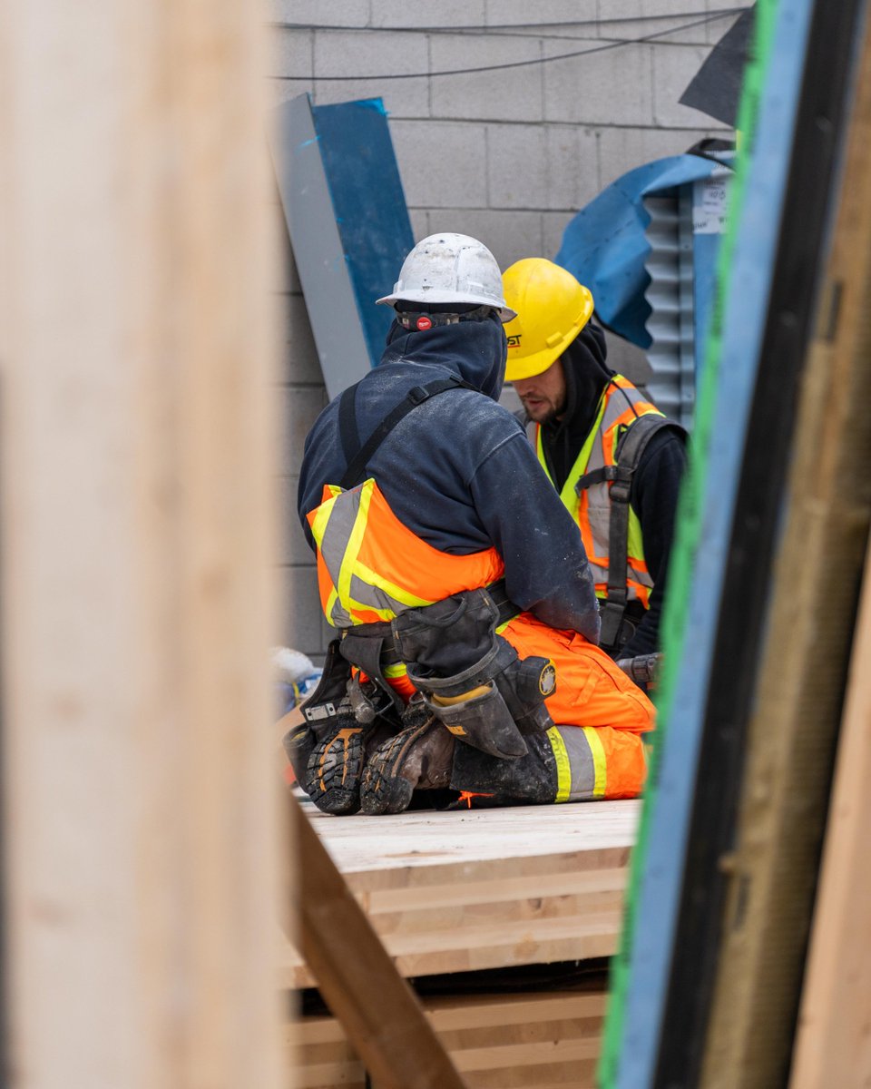 LoftinMana90537's tweet photo. Progress at 60 Bowden St. in Toronto is in full swing.
High-quality construction is firmly on track for timely delivery, thanks to:
@elementfiveco, FAB Structures, Timber Panel Group, Assembly Corp, @mcCallumSather
#ProjectManagement #TorontoConstruction #Danforth https://t.co/gijgj1XdOt