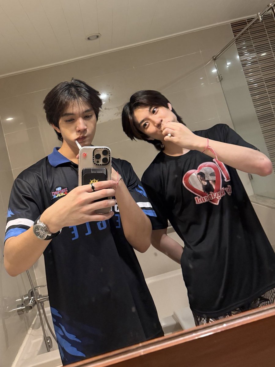 αѕтσσσσση tweet media