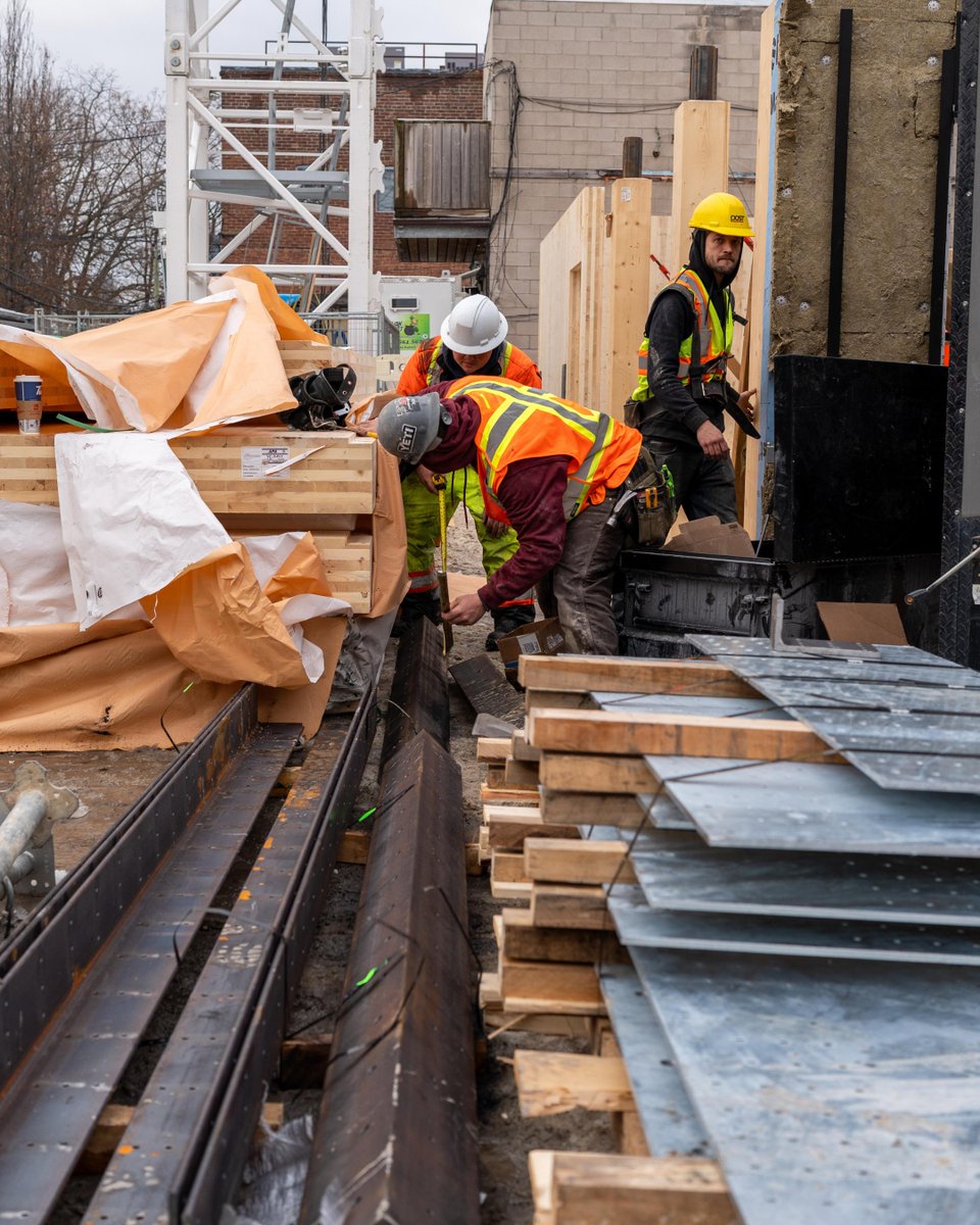 LoftinMana90537's tweet photo. Progress at 60 Bowden St. in Toronto is in full swing.
High-quality construction is firmly on track for timely delivery, thanks to:
@elementfiveco, FAB Structures, Timber Panel Group, Assembly Corp, @mcCallumSather
#ProjectManagement #TorontoConstruction #Danforth https://t.co/gijgj1XdOt