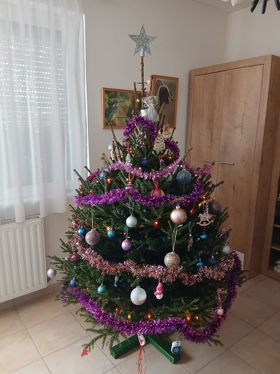Z_imi_'s tweet photo. Boldog karácsonyt!🎄 https://t.co/9lvKr93Yem