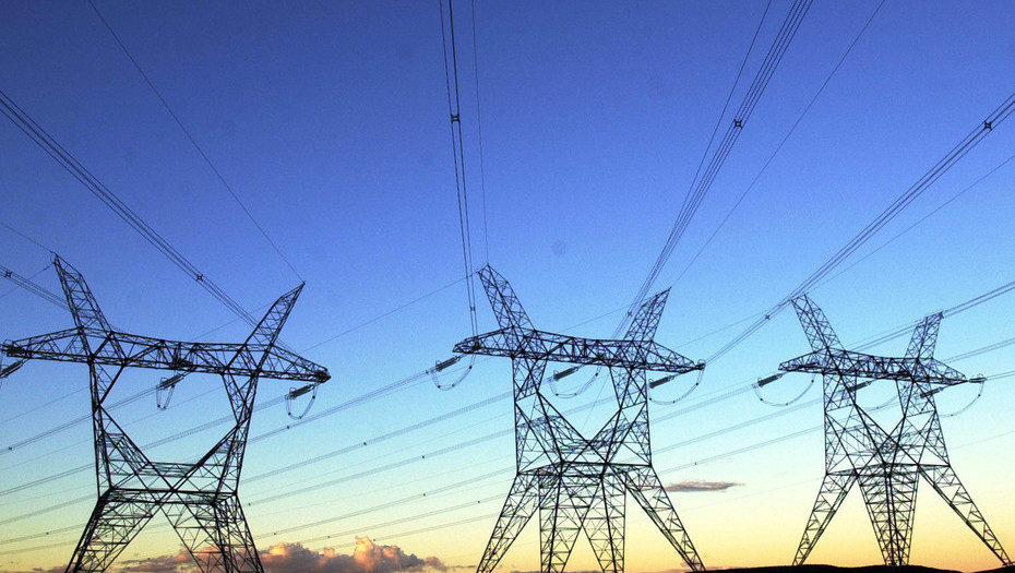 TRANSENER, la tarifa eléctrica y la retirada del Estado

La Resolución 2090/2025 autoriza la venta de las acciones de CITELEC S.A. en manos de ENARSA.

Un dato que suele mencionarse de pasada, pero que es central: CITELEC controla TRANSENER, la empresa que opera la red de