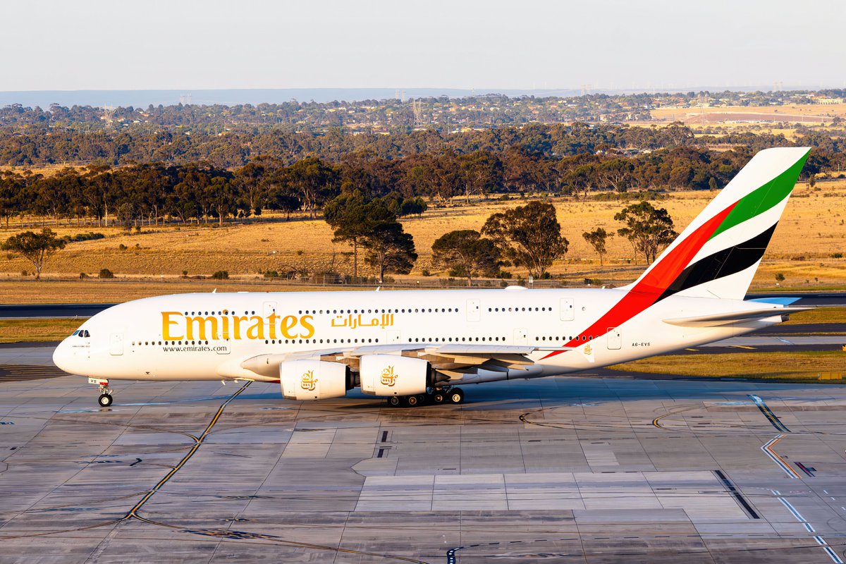 AnthCellin85014's tweet photo. Merry Christmas Everyone.. 🎄

#A6-EVS- .. Departure too DXB on a 13 Hour flight, on RWY 34 @emirates @melbourneairportau
—————————————————
Airline: Emirates (EK/IATA )
Model: Airbus A380-800 (A380)
Call Sign: EK409
Flight Number: UAE67M
Registration: A6-EVS
—————————————————
#melbourne #avation #canoneosr50 #avationphotography #canon #photography#melbourneairport #ymml #a380800 #Airbus380 #380 #airbus #a380 #planespotting #planespotter